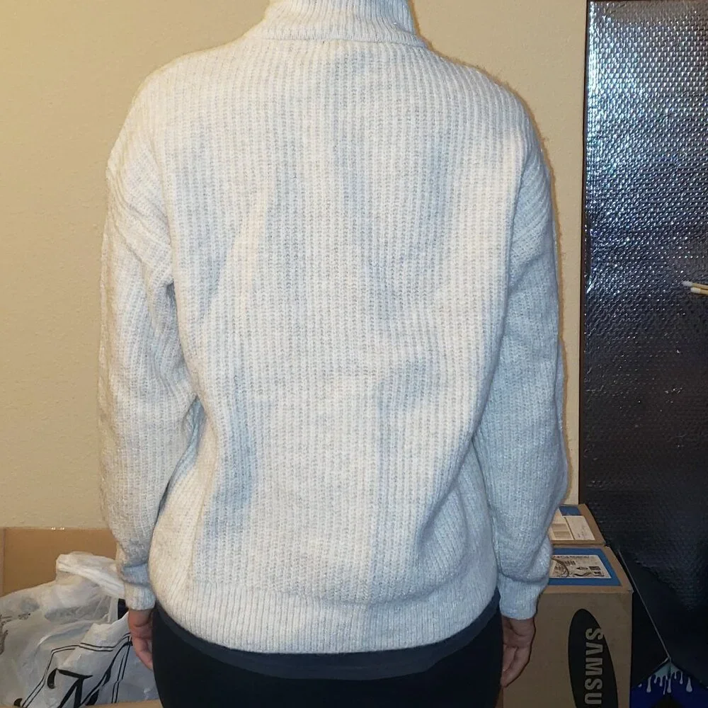 NWOT Vince Camuto Turtlenack Sweater. S - Picture 2 of 6